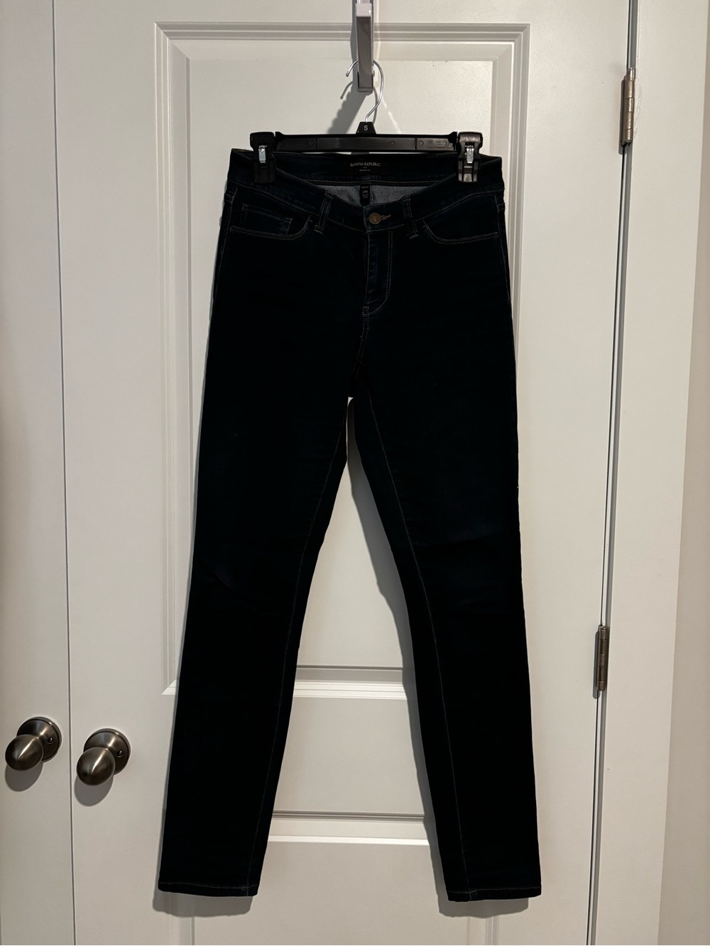 Banana Republic Classic Dark Blue Denim Skinny Jeans with Comfortable Stretch